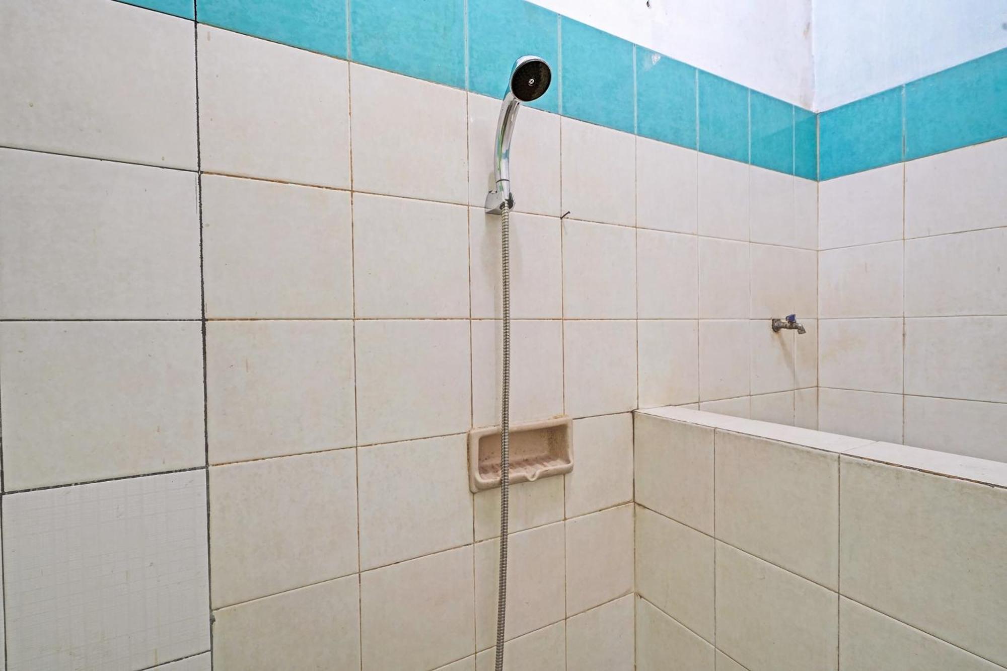 Oyo Life 92709 Kost Teras Cikapundung Syariah Hotel Bandung Exterior photo